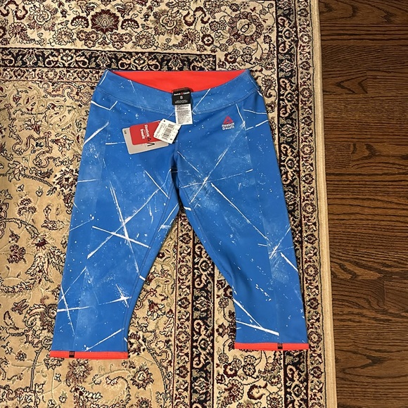 NWT Reebok Crossfit Reversible Chase Capri Pants size small. - Picture 1 of 5